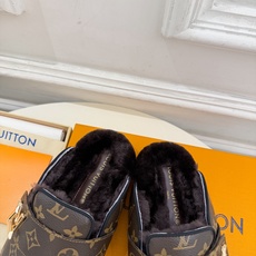 LV | 路易威登 26𝐬𝐬 🧡💚2026 秋冬新款 顶级版本⚠️ 专柜主打最新款 COSY COMFORT牛猄压 LV | 路易威登 26𝐬𝐬 🧡💚2026 秋冬新款 顶级版本⚠️ 专柜主打最新款 COSY COMFORT牛猄压