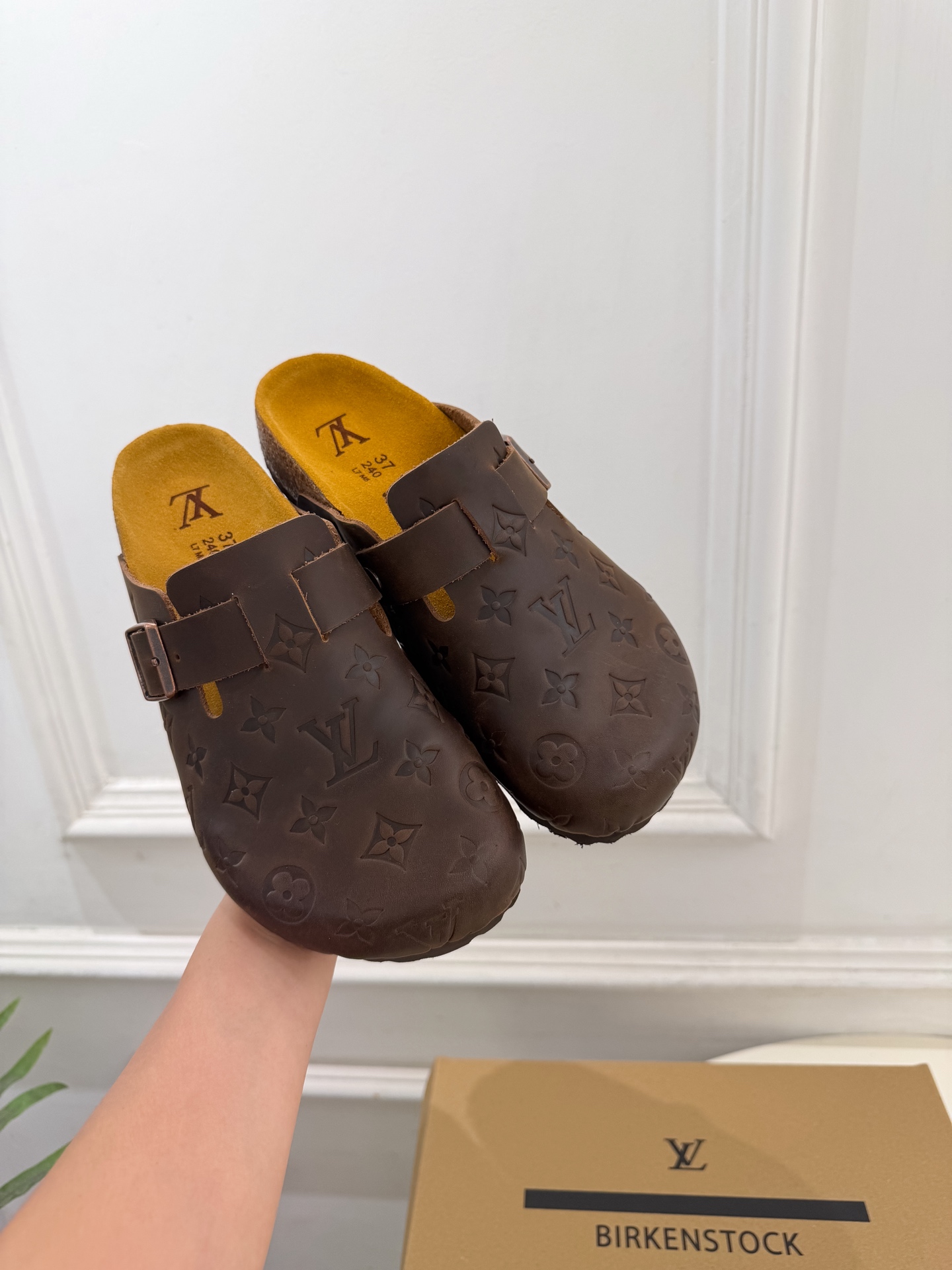 LV | 路易威登 26𝐬𝐬 🧡💚2026 秋冬新款 顶级版本⚠️ 专柜主打最新款 Louis Vuitton × LV | 路易威登 26𝐬𝐬 🧡💚2026 秋冬新款 顶级版本⚠️ 专柜主打最新款 Louis Vuitton ×