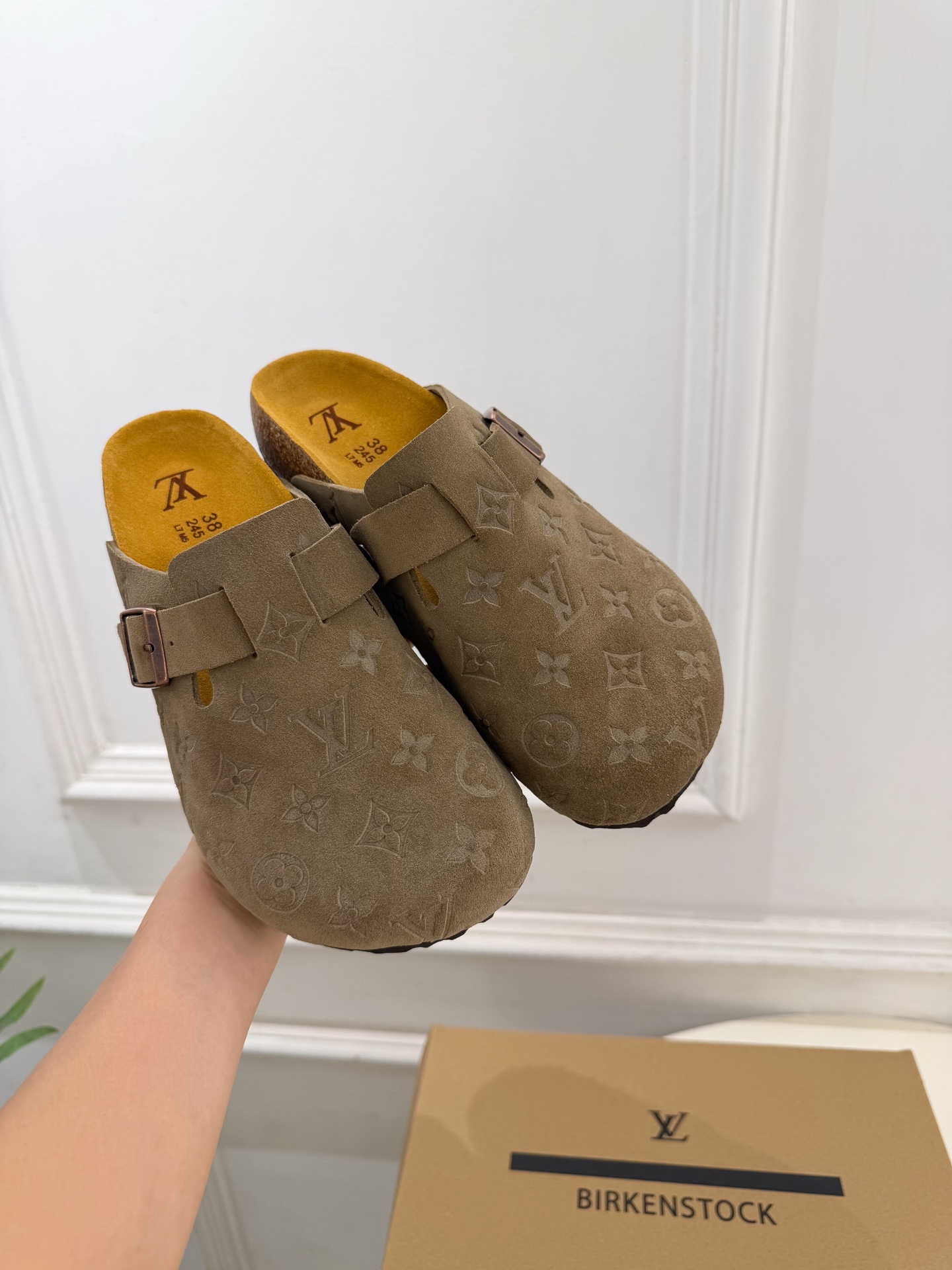 LV | 路易威登 26𝐬𝐬 🧡💚2026 秋冬新款 顶级版本⚠️ 专柜主打最新款 Louis Vuitton × LV | 路易威登 26𝐬𝐬 🧡💚2026 秋冬新款 顶级版本⚠️ 专柜主打最新款 Louis Vuitton ×