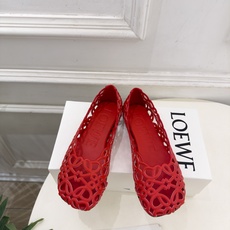 LOEWE 罗意威 2026秋冬新品 Petal Anagram 花瓣头形镂空芭蕾舞鞋 ————————— LOEWE作 LOEWE 罗意威 2026秋冬新品 Petal Anagram 花瓣头形镂空芭蕾舞鞋 ————————— LOEWE作