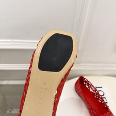 LOEWE 罗意威 2026秋冬新品 Petal Anagram 花瓣头形镂空芭蕾舞鞋 ————————— LOEWE作 LOEWE 罗意威 2026秋冬新品 Petal Anagram 花瓣头形镂空芭蕾舞鞋 ————————— LOEWE作