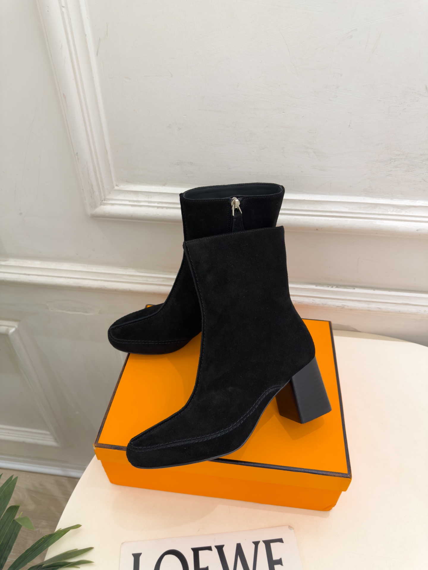 🐎𝐇𝐄𝐑𝐌𝐄* 爱玛仕 26𝐬𝐬 🌈专柜新款 2026秋冬新品 极简复古车线侧拉链粗跟短靴 系列〰 ◽鞋面:原版特定制 🐎𝐇𝐄𝐑𝐌𝐄* 爱玛仕 26𝐬𝐬 🌈专柜新款 2026秋冬新品 极简复古车线侧拉链粗跟短靴 系列〰 ◽鞋面:原版特定制