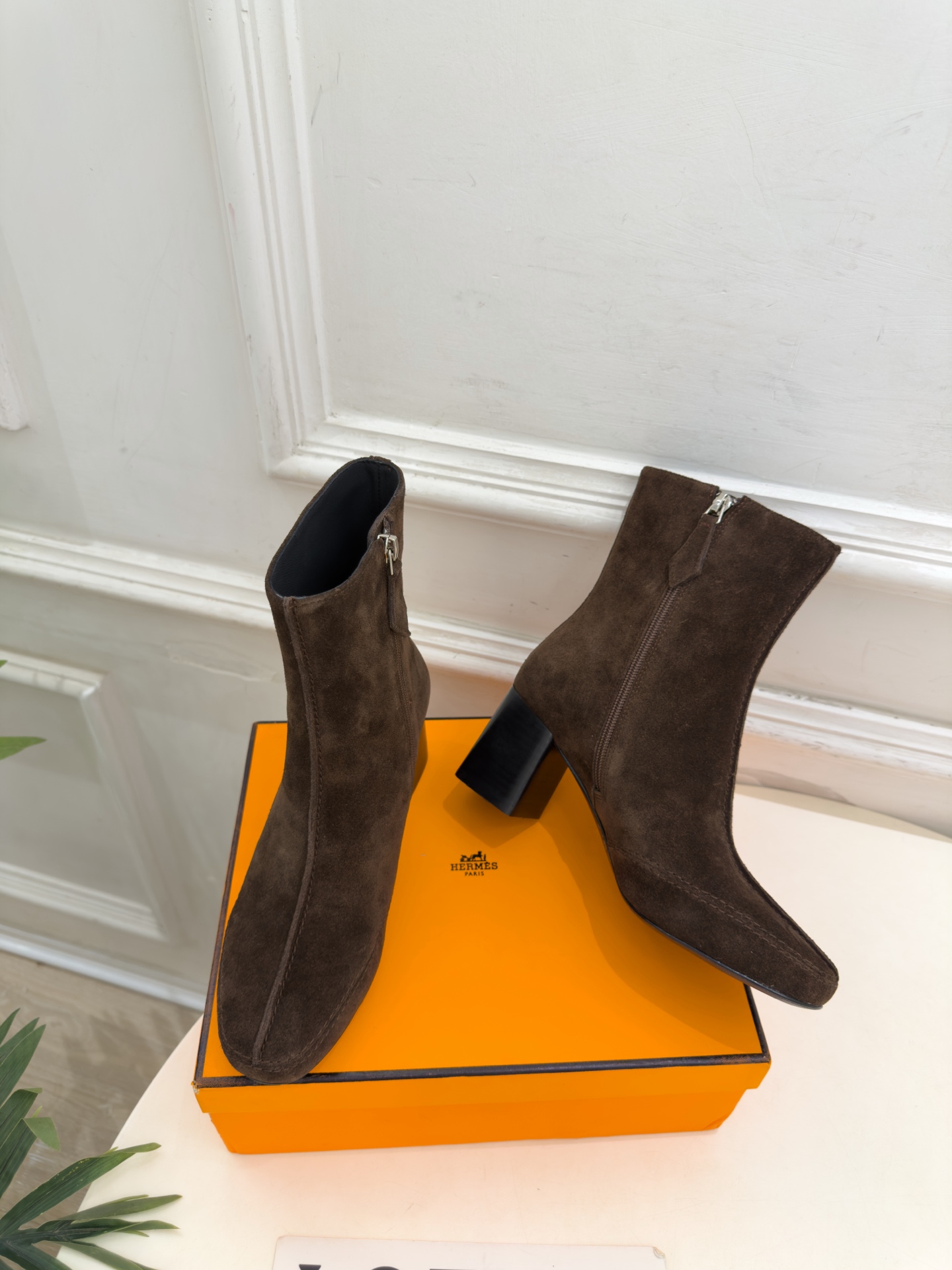 🐎𝐇𝐄𝐑𝐌𝐄* 爱玛仕 26𝐬𝐬 🌈专柜新款 2026秋冬新品 极简复古车线侧拉链粗跟短靴 系列〰 ◽鞋面:原版特定制 🐎𝐇𝐄𝐑𝐌𝐄* 爱玛仕 26𝐬𝐬 🌈专柜新款 2026秋冬新品 极简复古车线侧拉链粗跟短靴 系列〰 ◽鞋面:原版特定制