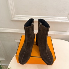 🐎𝐇𝐄𝐑𝐌𝐄* 爱玛仕 26𝐬𝐬 🌈专柜新款 2026秋冬新品 极简复古车线侧拉链粗跟短靴 系列〰 ◽鞋面:原版特定制 🐎𝐇𝐄𝐑𝐌𝐄* 爱玛仕 26𝐬𝐬 🌈专柜新款 2026秋冬新品 极简复古车线侧拉链粗跟短靴 系列〰 ◽鞋面:原版特定制