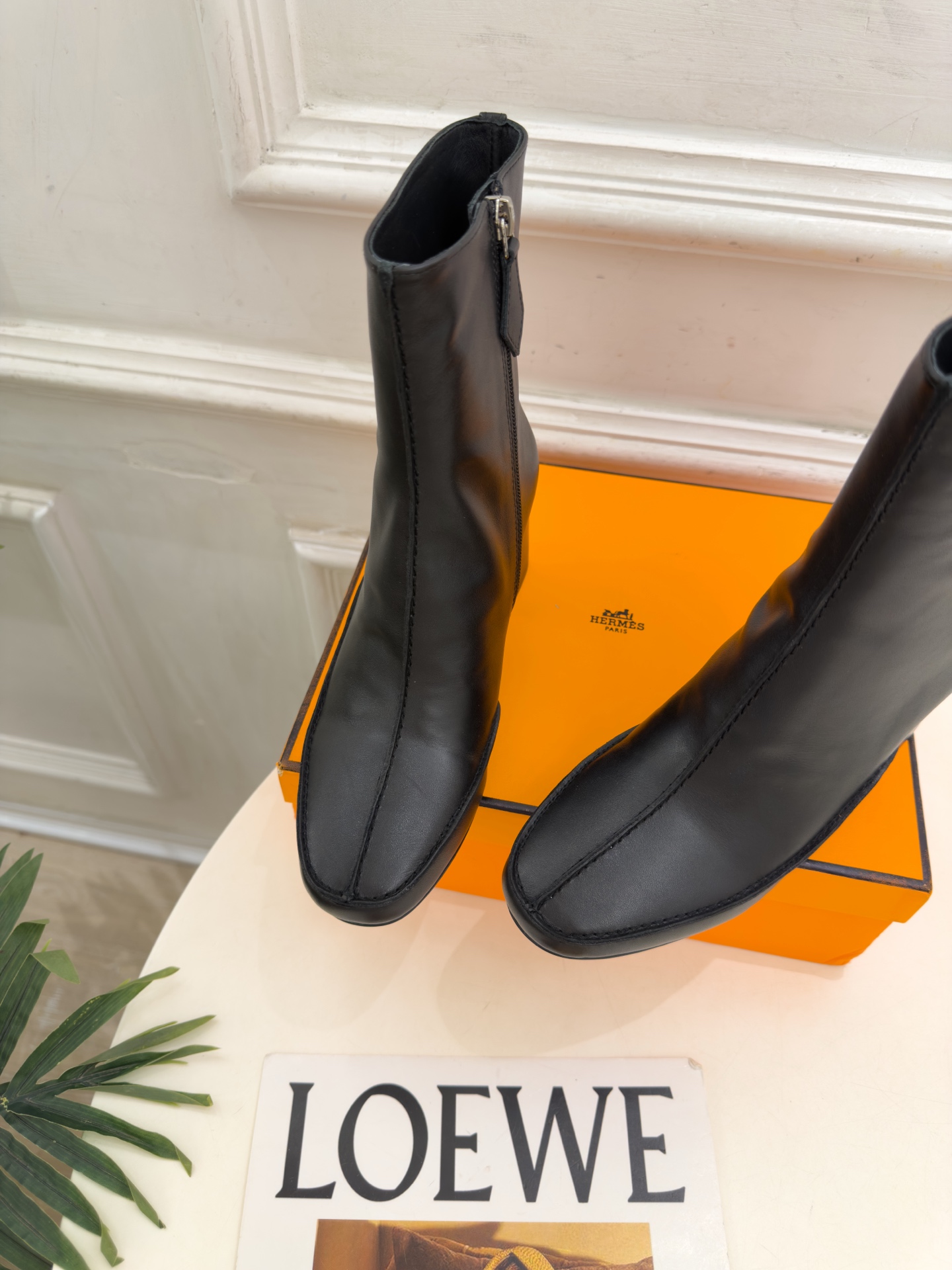 🐎𝐇𝐄𝐑𝐌𝐄* 爱玛仕 26𝐬𝐬  🌈专柜新款 2026秋冬新品 极简复古车线侧拉链粗跟短靴 系列〰 ◽鞋面：原版特定制