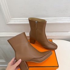 🐎𝐇𝐄𝐑𝐌𝐄* 爱玛仕 26𝐬𝐬 🌈专柜新款 2026秋冬新品 极简复古车线侧拉链粗跟短靴 系列〰 ◽鞋面:原版特定制 🐎𝐇𝐄𝐑𝐌𝐄* 爱玛仕 26𝐬𝐬 🌈专柜新款 2026秋冬新品 极简复古车线侧拉链粗跟短靴 系列〰 ◽鞋面:原版特定制