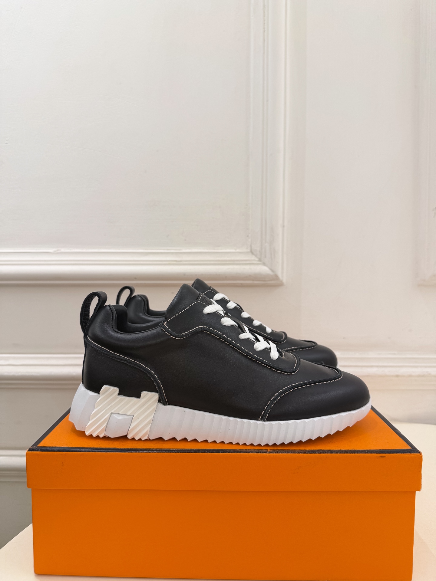 🐎𝐇𝐄𝐑𝐌𝐄* 爱玛仕 26𝐬𝐬  🌈2026秋冬新品 专柜新款 Next系列极简系带情侣款休闲运动鞋 系列〰 ◽鞋面：