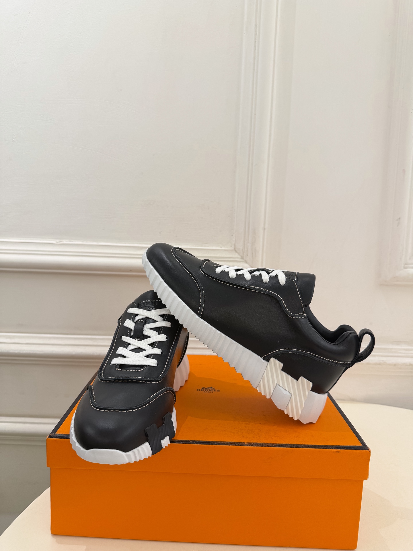 🐎𝐇𝐄𝐑𝐌𝐄* 爱玛仕 26𝐬𝐬  🌈2026秋冬新品 专柜新款 Next系列极简系带情侣款休闲运动鞋 系列〰 ◽鞋面：