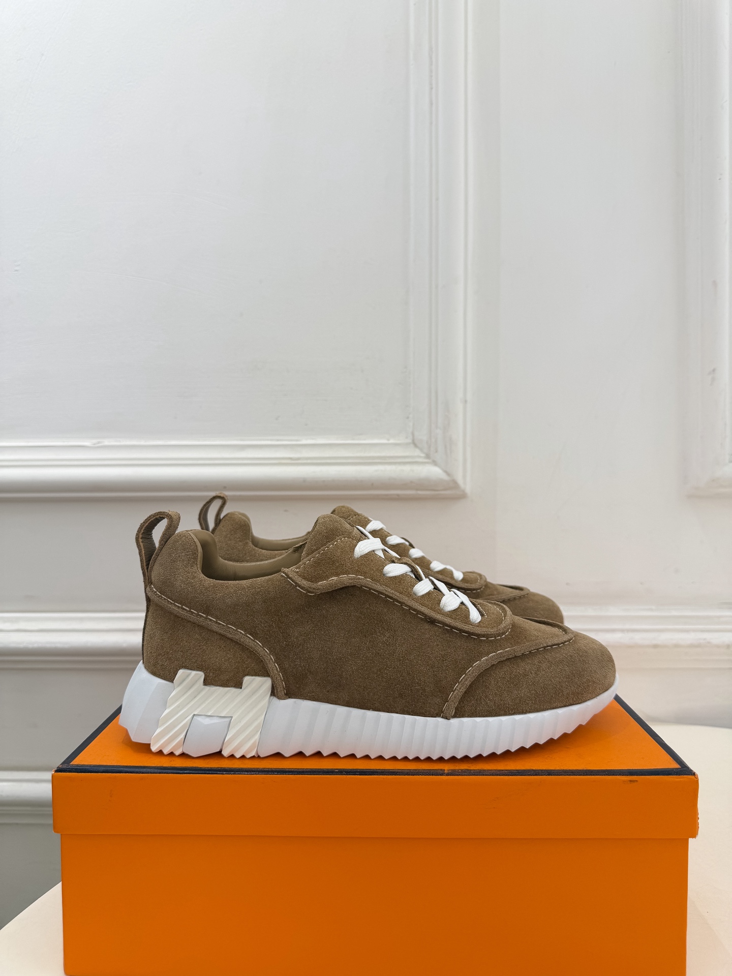 🐎𝐇𝐄𝐑𝐌𝐄* 爱玛仕 26𝐬𝐬  🌈2026秋冬新品 专柜新款 Next系列极简系带情侣款休闲运动鞋 系列〰 ◽鞋面：