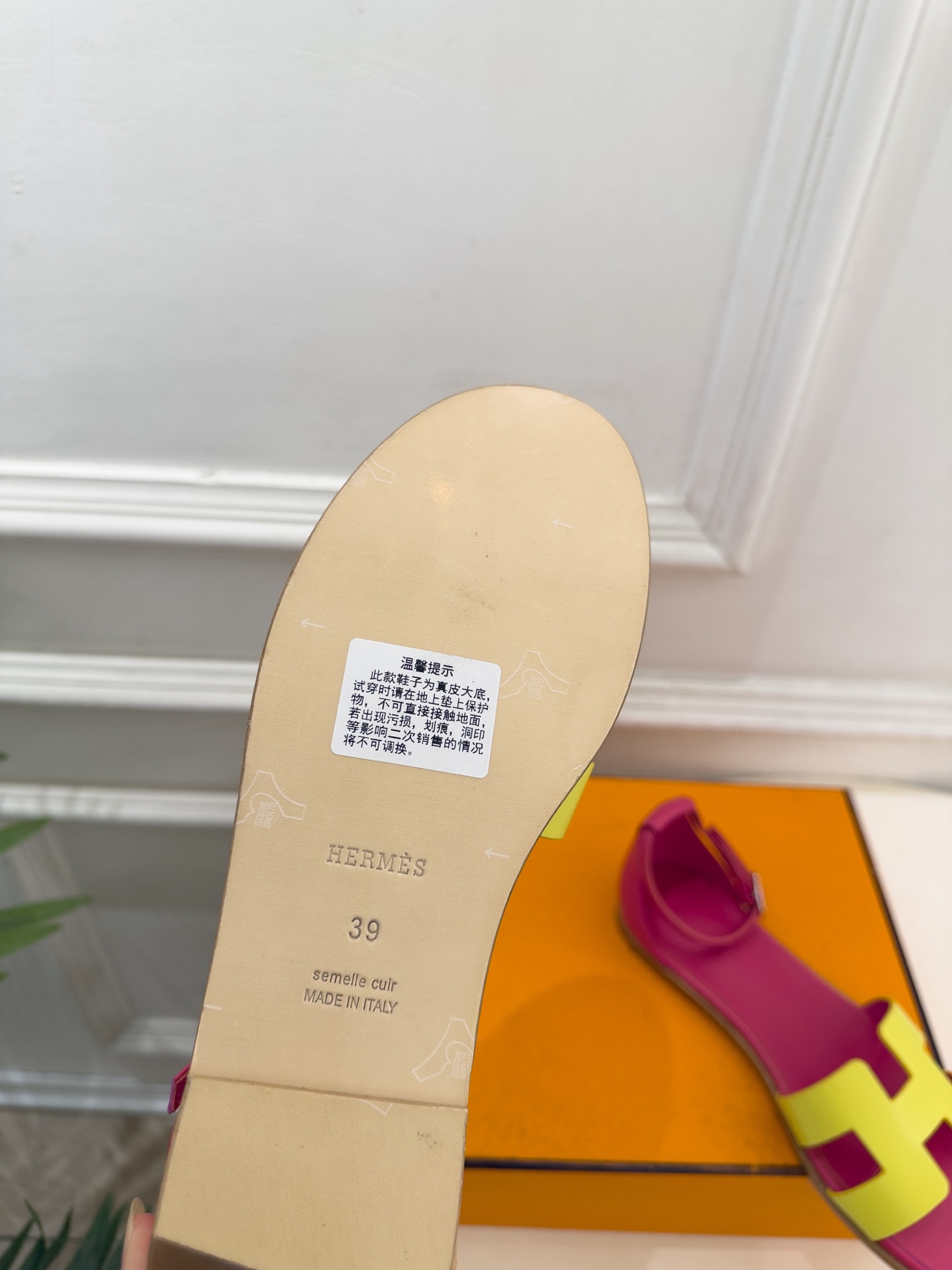 🐎𝐇𝐄𝐑𝐌𝐄* 爱玛仕 26𝐬𝐬 🌈2026秋冬新品 专柜新款 经典H型Santorini平底凉鞋系列〰 ◽鞋面:原版 🐎𝐇𝐄𝐑𝐌𝐄* 爱玛仕 26𝐬𝐬 🌈2026秋冬新品 专柜新款 经典H型Santorini平底凉鞋系列〰 ◽鞋面:原版