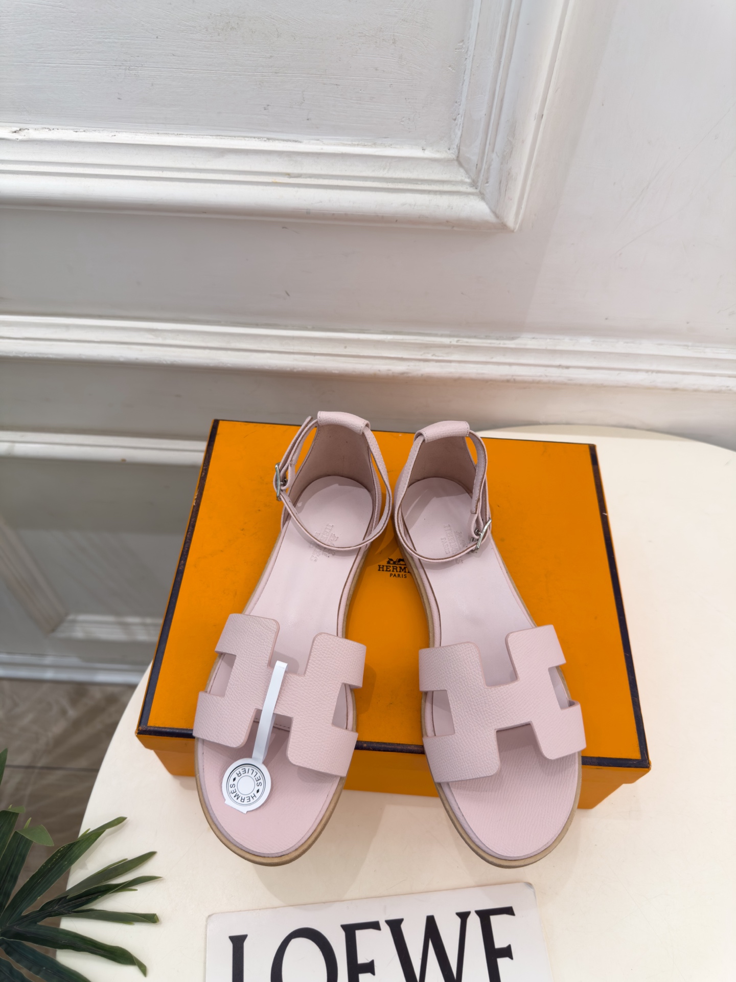 🐎𝐇𝐄𝐑𝐌𝐄* 爱玛仕 26𝐬𝐬 🌈2026秋冬新品 专柜新款 经典H型Santorini平底凉鞋系列〰 ◽鞋面:原版 🐎𝐇𝐄𝐑𝐌𝐄* 爱玛仕 26𝐬𝐬 🌈2026秋冬新品 专柜新款 经典H型Santorini平底凉鞋系列〰 ◽鞋面:原版