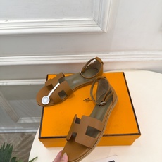 🐎𝐇𝐄𝐑𝐌𝐄* 爱玛仕 26𝐬𝐬 🌈2026秋冬新品 专柜新款 经典H型Santorini平底凉鞋系列〰 ◽鞋面:原版 🐎𝐇𝐄𝐑𝐌𝐄* 爱玛仕 26𝐬𝐬 🌈2026秋冬新品 专柜新款 经典H型Santorini平底凉鞋系列〰 ◽鞋面:原版