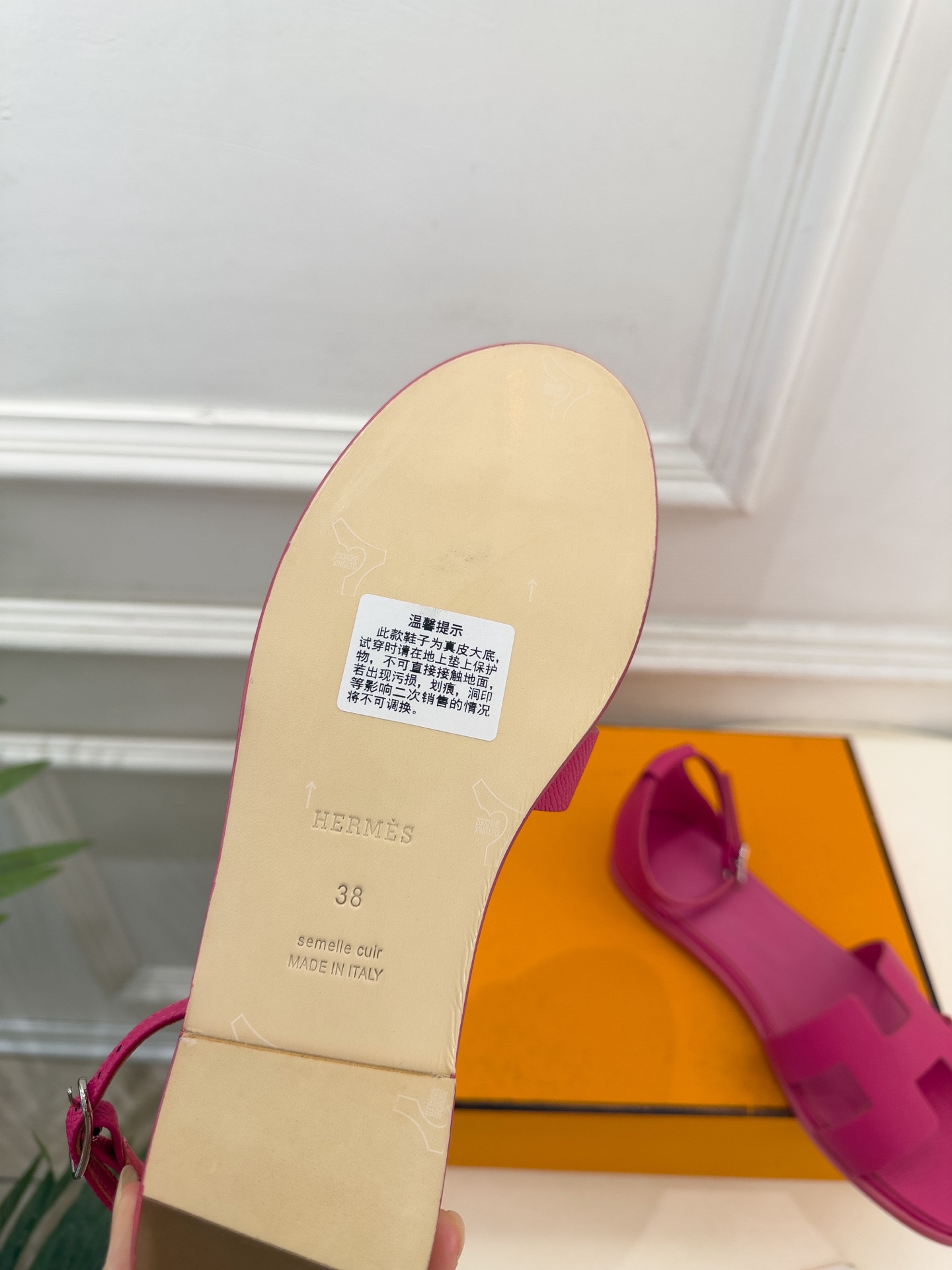 🐎𝐇𝐄𝐑𝐌𝐄* 爱玛仕 26𝐬𝐬 🌈2026秋冬新品 专柜新款 经典H型Santorini平底凉鞋系列〰 ◽鞋面:原版 🐎𝐇𝐄𝐑𝐌𝐄* 爱玛仕 26𝐬𝐬 🌈2026秋冬新品 专柜新款 经典H型Santorini平底凉鞋系列〰 ◽鞋面:原版