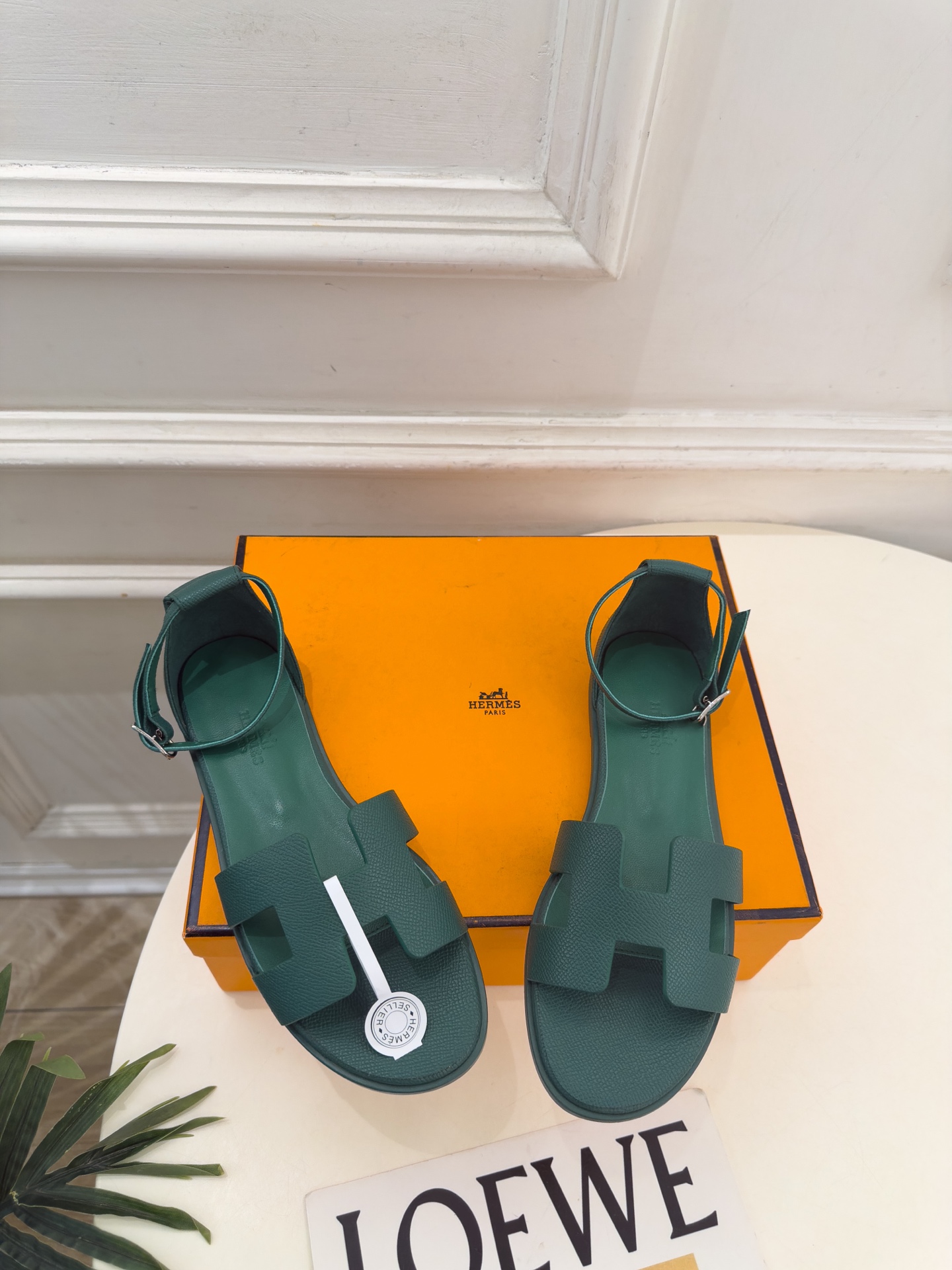 🐎𝐇𝐄𝐑𝐌𝐄* 爱玛仕 26𝐬𝐬  🌈2026秋冬新品 专柜新款 经典H型Santorini平底凉鞋系列〰 ◽鞋面：原版