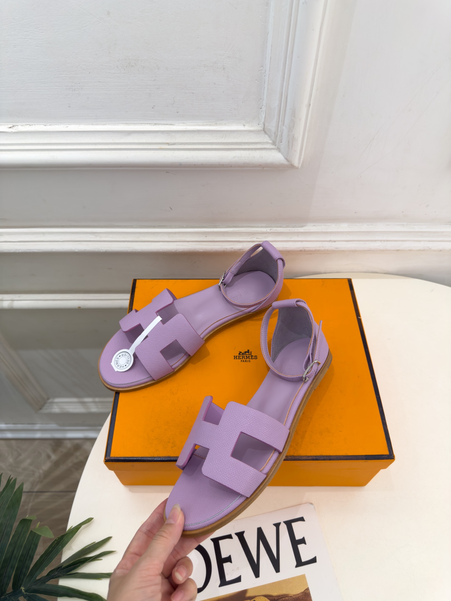 🐎𝐇𝐄𝐑𝐌𝐄* 爱玛仕 26𝐬𝐬  🌈2026秋冬新品 专柜新款 经典H型Santorini平底凉鞋系列〰 ◽鞋面：原版