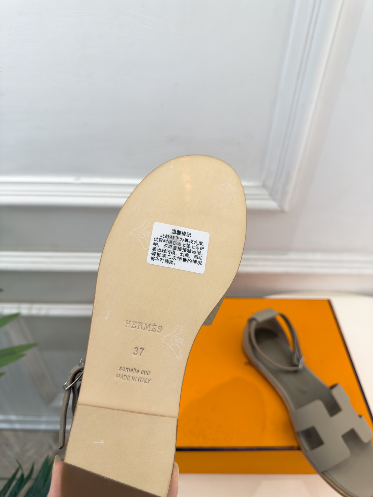 🐎𝐇𝐄𝐑𝐌𝐄* 爱玛仕 26𝐬𝐬 🌈2026秋冬新品 专柜新款 经典H型Santorini平底凉鞋系列〰 ◽鞋面:原版 🐎𝐇𝐄𝐑𝐌𝐄* 爱玛仕 26𝐬𝐬 🌈2026秋冬新品 专柜新款 经典H型Santorini平底凉鞋系列〰 ◽鞋面:原版