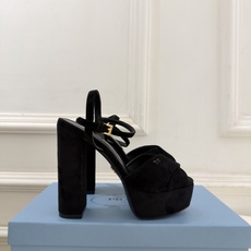 PRADA 普拉达 26𝐬𝐬 🌈2026新品 专柜走秀款 经典字母交叉带防水台高跟凉鞋 系列〰 ◽鞋面:原版高定制面 PRADA 普拉达 26𝐬𝐬 🌈2026新品 专柜走秀款 经典字母交叉带防水台高跟凉鞋 系列〰 ◽鞋面:原版高定制面
