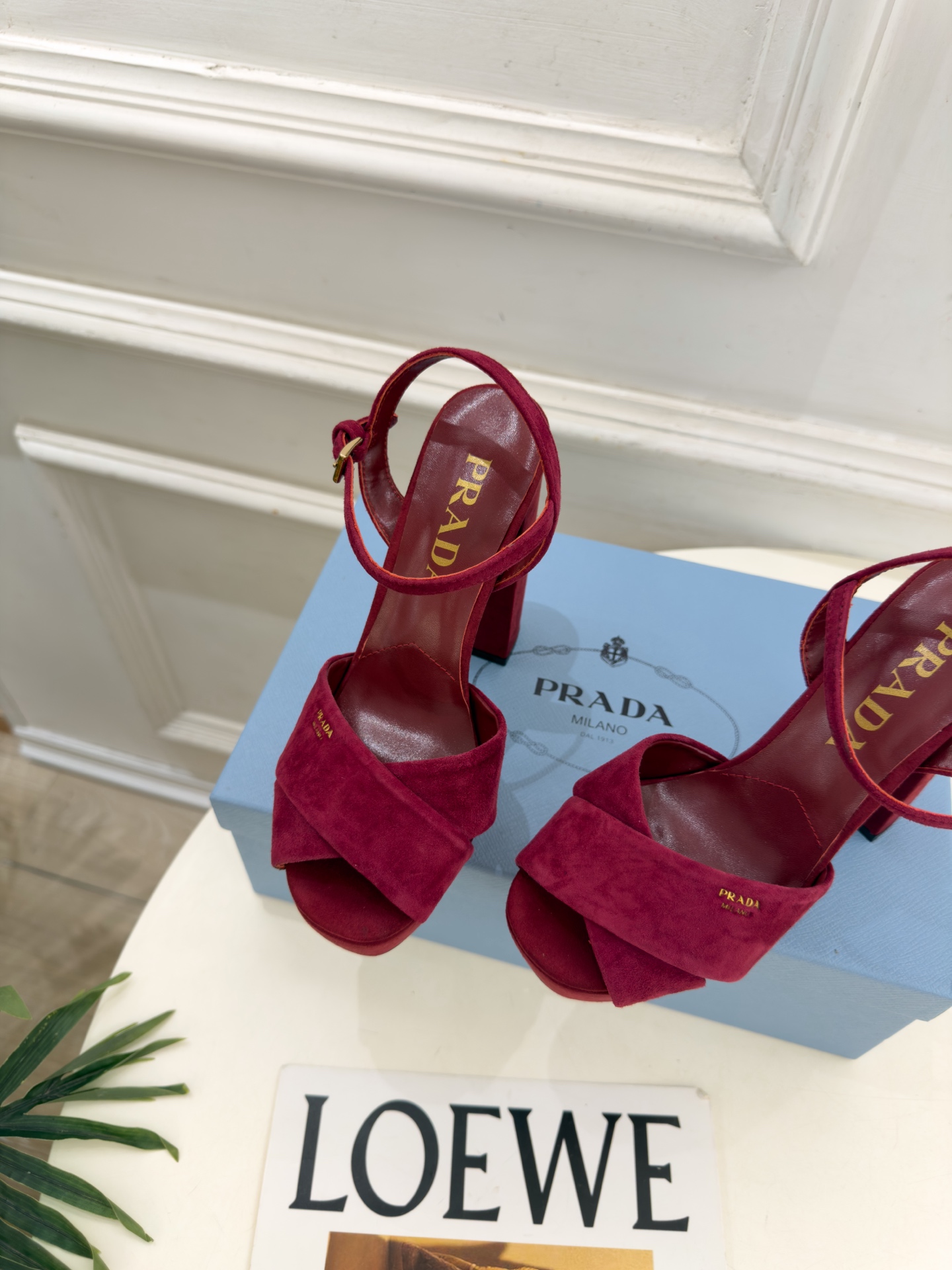PRADA 普拉达 26𝐬𝐬 🌈2026新品 专柜走秀款 经典字母交叉带防水台高跟凉鞋 系列〰 ◽鞋面:原版高定制面 PRADA 普拉达 26𝐬𝐬 🌈2026新品 专柜走秀款 经典字母交叉带防水台高跟凉鞋 系列〰 ◽鞋面:原版高定制面