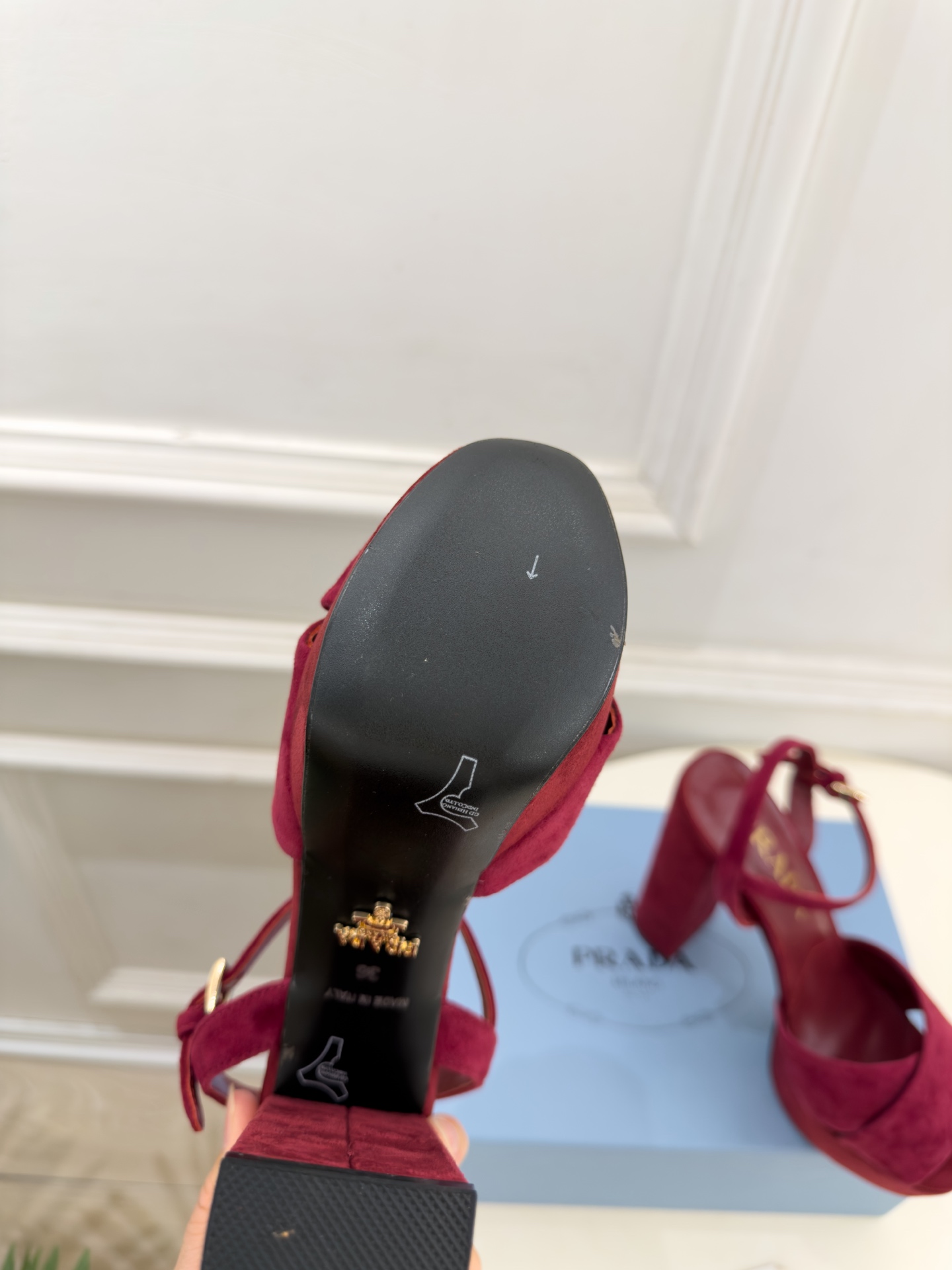 PRADA 普拉达 26𝐬𝐬 🌈2026新品 专柜走秀款 经典字母交叉带防水台高跟凉鞋 系列〰 ◽鞋面:原版高定制面 PRADA 普拉达 26𝐬𝐬 🌈2026新品 专柜走秀款 经典字母交叉带防水台高跟凉鞋 系列〰 ◽鞋面:原版高定制面