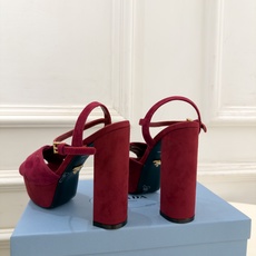 PRADA 普拉达 26𝐬𝐬 🌈2026新品 专柜走秀款 经典字母交叉带防水台高跟凉鞋 系列〰 ◽鞋面:原版高定制面 PRADA 普拉达 26𝐬𝐬 🌈2026新品 专柜走秀款 经典字母交叉带防水台高跟凉鞋 系列〰 ◽鞋面:原版高定制面