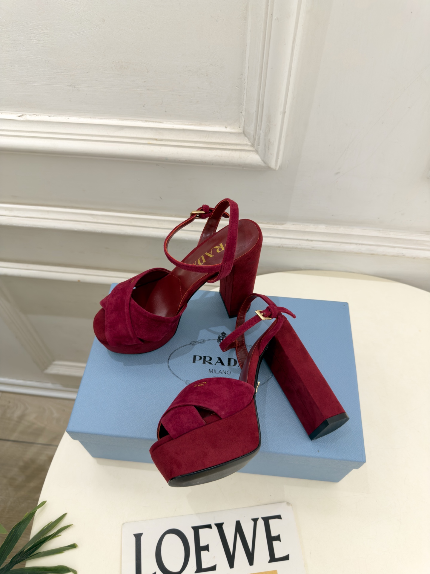 PRADA 普拉达 26𝐬𝐬 🌈2026新品 专柜走秀款 经典字母交叉带防水台高跟凉鞋 系列〰 ◽鞋面:原版高定制面 PRADA 普拉达 26𝐬𝐬 🌈2026新品 专柜走秀款 经典字母交叉带防水台高跟凉鞋 系列〰 ◽鞋面:原版高定制面