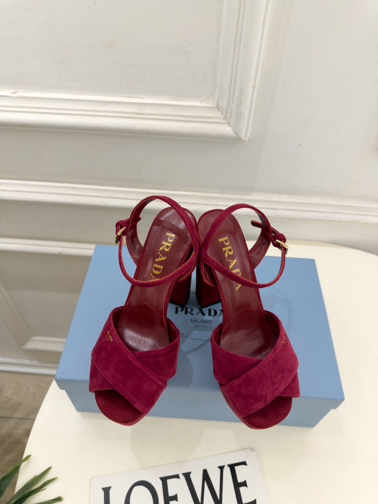 PRADA 普拉达  26𝐬𝐬  🌈2026新品 专柜走秀款 经典字母交叉带防水台高跟凉鞋 系列〰 ◽鞋面：原版高定制面