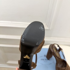 PRADA 普拉达 26𝐬𝐬 🌈2026新品 专柜走秀款 经典字母交叉带防水台高跟凉鞋 系列〰 ◽鞋面:原版高定制面 PRADA 普拉达 26𝐬𝐬 🌈2026新品 专柜走秀款 经典字母交叉带防水台高跟凉鞋 系列〰 ◽鞋面:原版高定制面