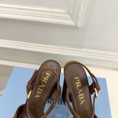 PRADA 普拉达 26𝐬𝐬 🌈2026新品 专柜走秀款 经典字母交叉带防水台高跟凉鞋 系列〰 ◽鞋面:原版高定制面 PRADA 普拉达 26𝐬𝐬 🌈2026新品 专柜走秀款 经典字母交叉带防水台高跟凉鞋 系列〰 ◽鞋面:原版高定制面