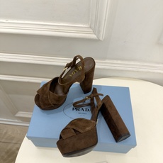 PRADA 普拉达 26𝐬𝐬 🌈2026新品 专柜走秀款 经典字母交叉带防水台高跟凉鞋 系列〰 ◽鞋面:原版高定制面 PRADA 普拉达 26𝐬𝐬 🌈2026新品 专柜走秀款 经典字母交叉带防水台高跟凉鞋 系列〰 ◽鞋面:原版高定制面