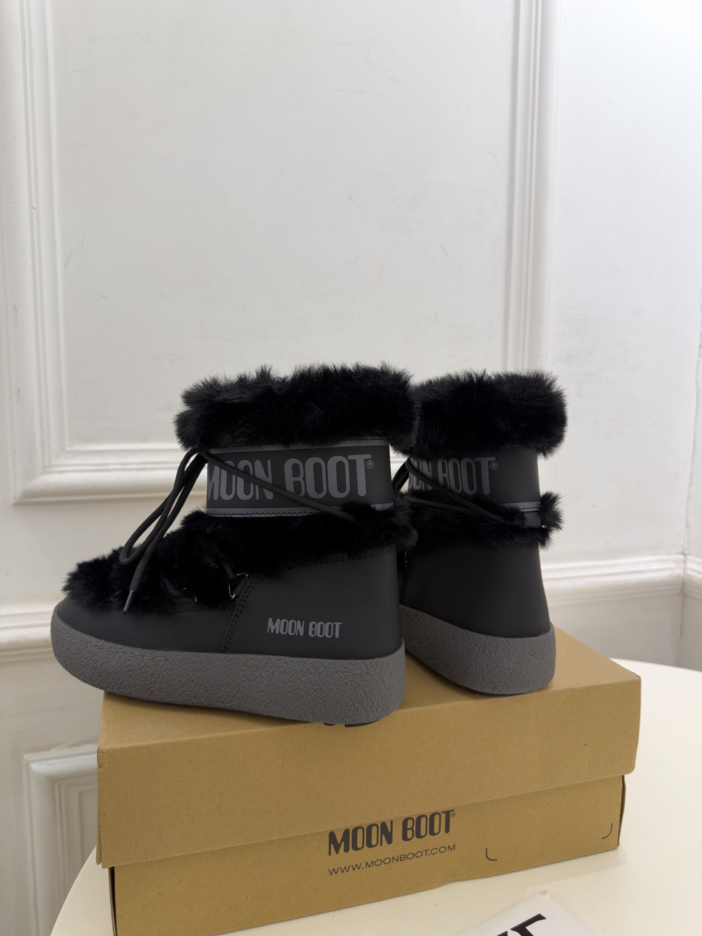 Moon Boot  2026秋冬新品 绑带毛毛厚底月亮靴 雪地靴 这款丑萌鞋今年非常爆，色彩搭配非常时尚 超酷个性非常