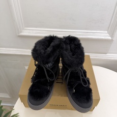 Moon Boot 2026秋冬新品 绑带毛毛厚底月亮靴 雪地靴 这款丑萌鞋今年非常爆,色彩搭配非常时尚 超酷个性非常 Moon Boot 2026秋冬新品 绑带毛毛厚底月亮靴 雪地靴 这款丑萌鞋今年非常爆,色彩搭配非常时尚 超酷个性非常