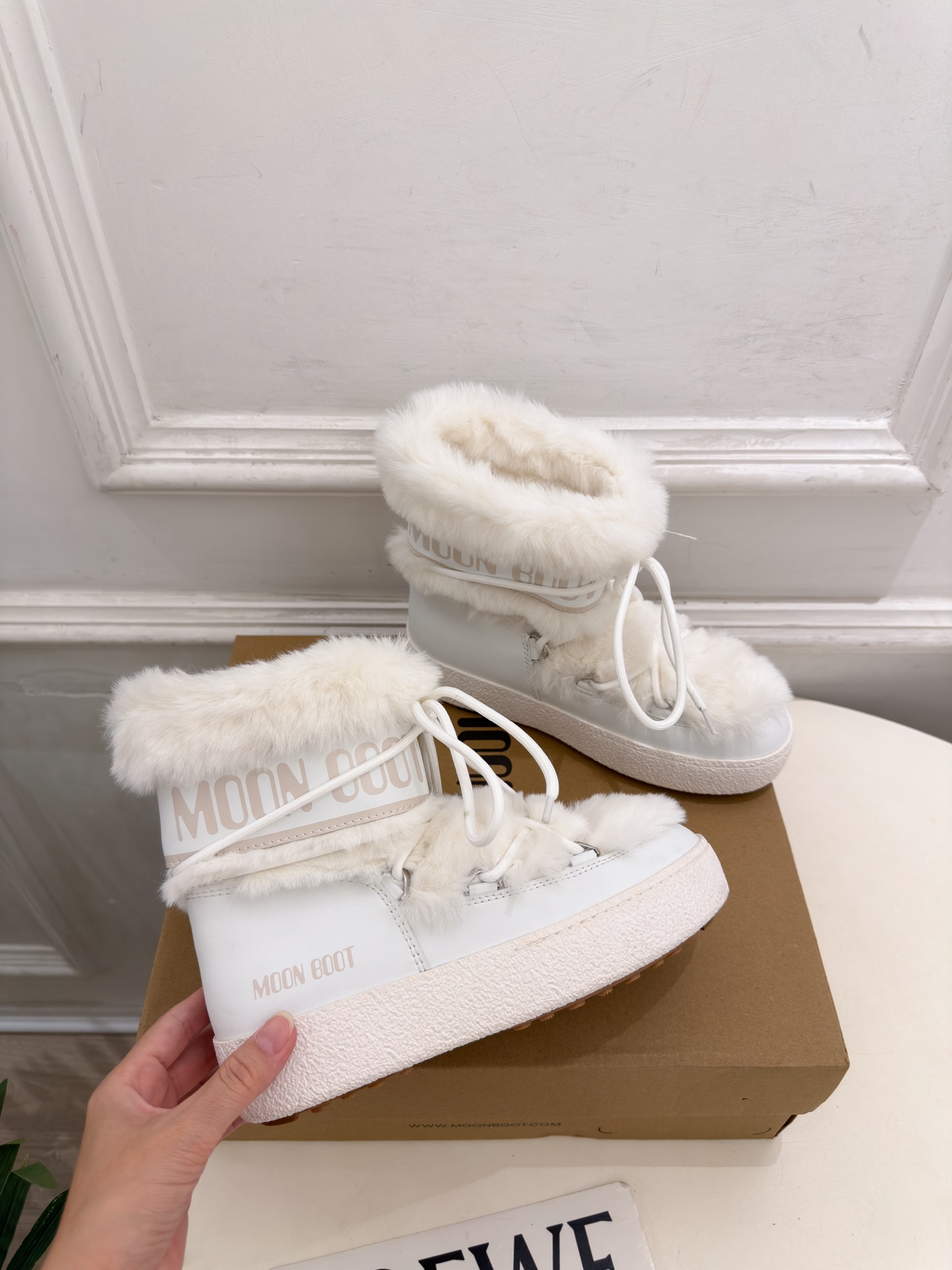 Moon Boot  2026秋冬新品 绑带毛毛厚底月亮靴 雪地靴 这款丑萌鞋今年非常爆，色彩搭配非常时尚 超酷个性非常