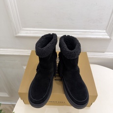 Moon Boot 2026秋冬新品 皮毛一体翻边雪地靴 这款丑萌鞋今年非常爆,色彩搭配非常时尚 超酷个性非常强!潮派 Moon Boot 2026秋冬新品 皮毛一体翻边雪地靴 这款丑萌鞋今年非常爆,色彩搭配非常时尚 超酷个性非常强!潮派