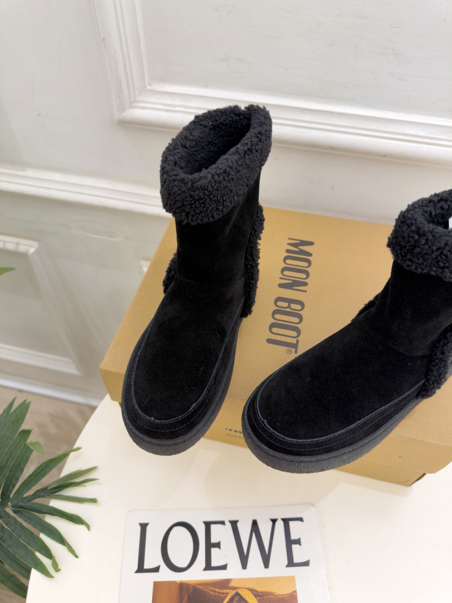 Moon Boot 2026秋冬新品 皮毛一体翻边雪地靴  这款丑萌鞋今年非常爆，色彩搭配非常时尚 超酷个性非常强！潮派