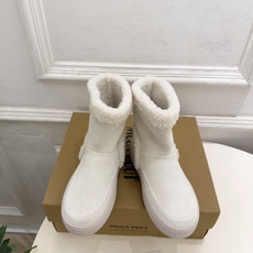 Moon Boot 2026秋冬新品 皮毛一体翻边雪地靴 这款丑萌鞋今年非常爆,色彩搭配非常时尚 超酷个性非常强!潮派 Moon Boot 2026秋冬新品 皮毛一体翻边雪地靴 这款丑萌鞋今年非常爆,色彩搭配非常时尚 超酷个性非常强!潮派