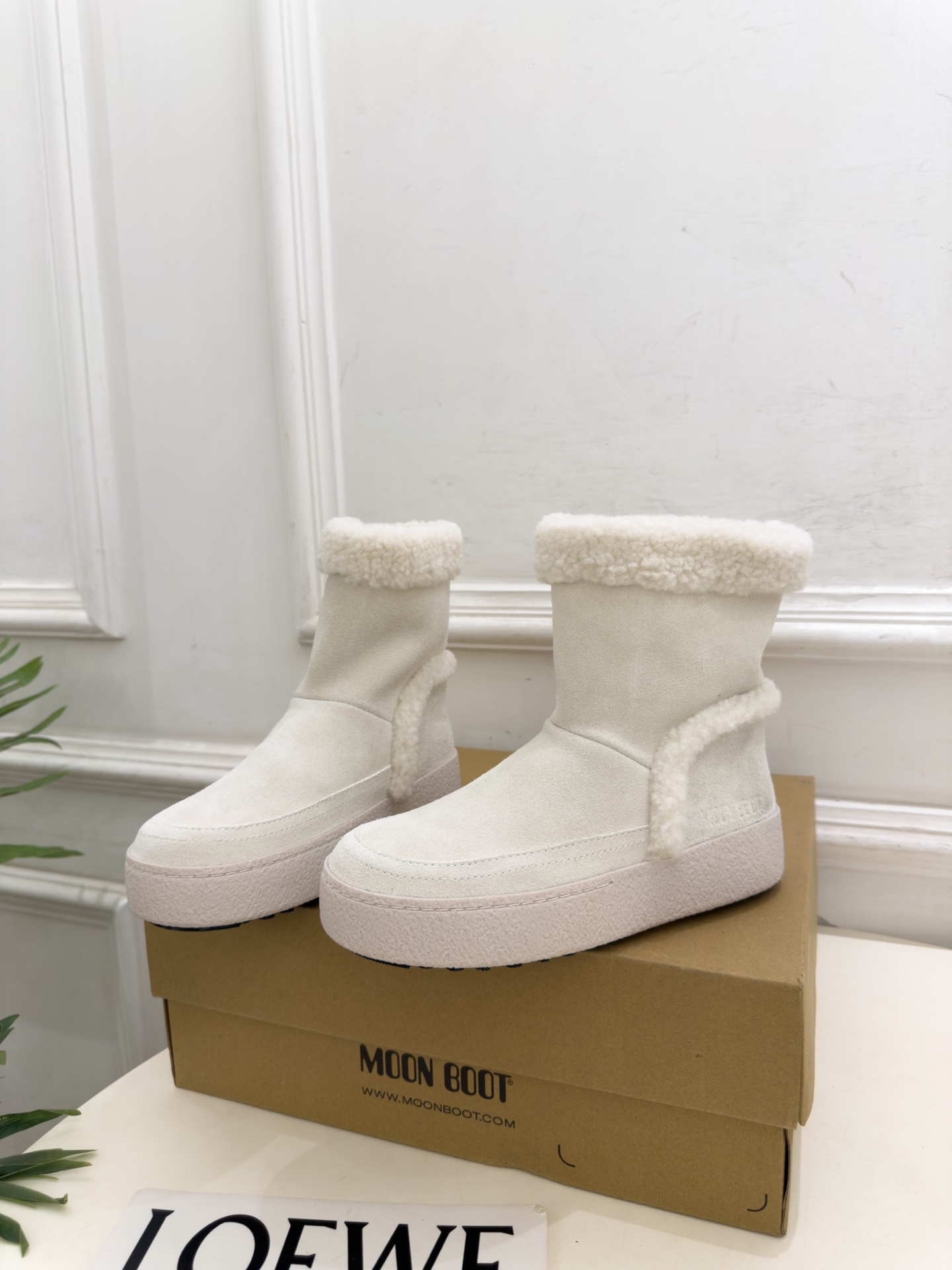 Moon Boot 2026秋冬新品 皮毛一体翻边雪地靴  这款丑萌鞋今年非常爆，色彩搭配非常时尚 超酷个性非常强！潮派