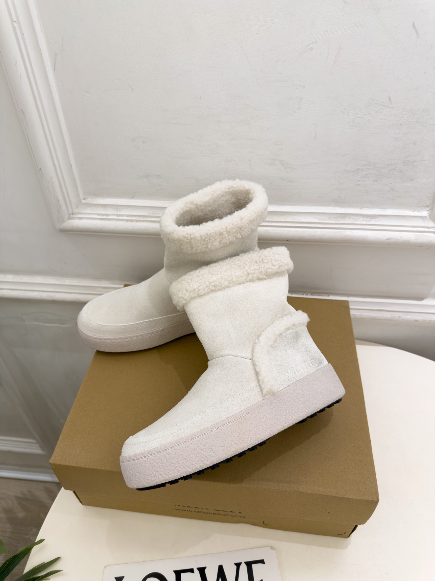Moon Boot 2026秋冬新品 皮毛一体翻边雪地靴  这款丑萌鞋今年非常爆，色彩搭配非常时尚 超酷个性非常强！潮派