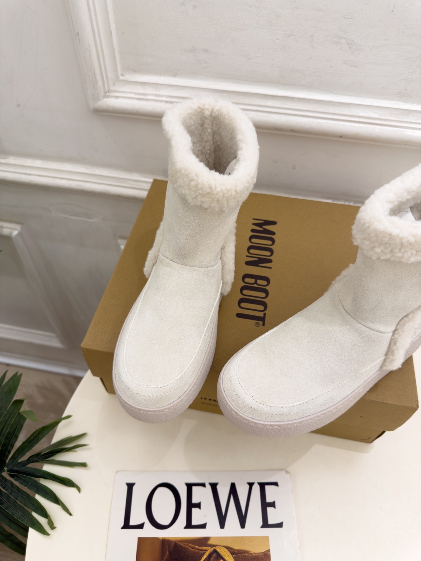 Moon Boot 2026秋冬新品 皮毛一体翻边雪地靴  这款丑萌鞋今年非常爆，色彩搭配非常时尚 超酷个性非常强！潮派