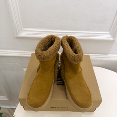 Moon Boot 2026秋冬新品 皮毛一体翻边雪地靴 这款丑萌鞋今年非常爆,色彩搭配非常时尚 超酷个性非常强!潮派 Moon Boot 2026秋冬新品 皮毛一体翻边雪地靴 这款丑萌鞋今年非常爆,色彩搭配非常时尚 超酷个性非常强!潮派