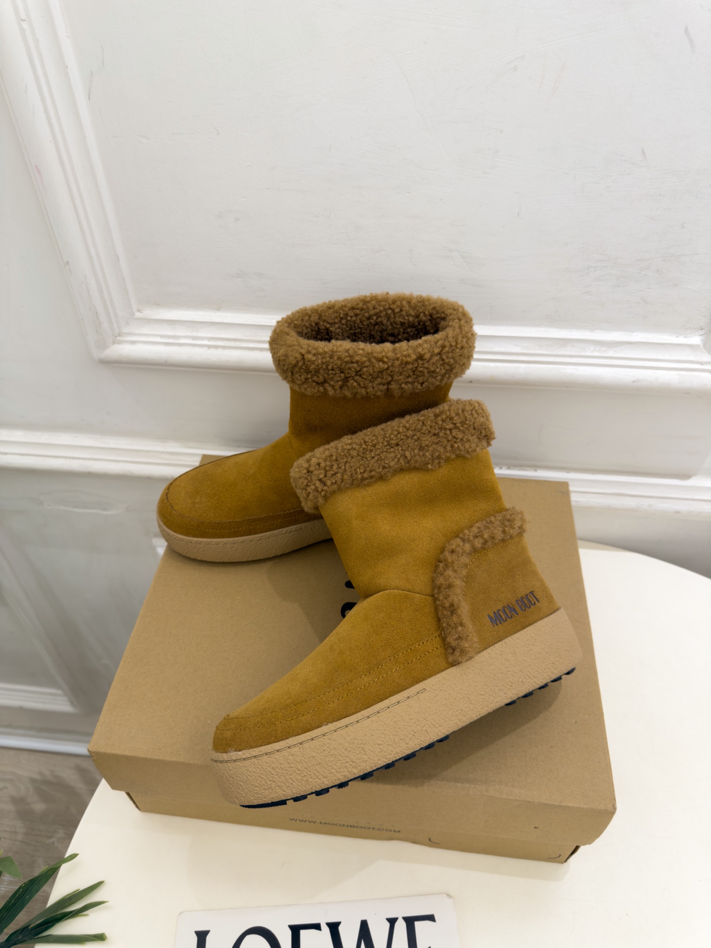Moon Boot 2026秋冬新品 皮毛一体翻边雪地靴  这款丑萌鞋今年非常爆，色彩搭配非常时尚 超酷个性非常强！潮派
