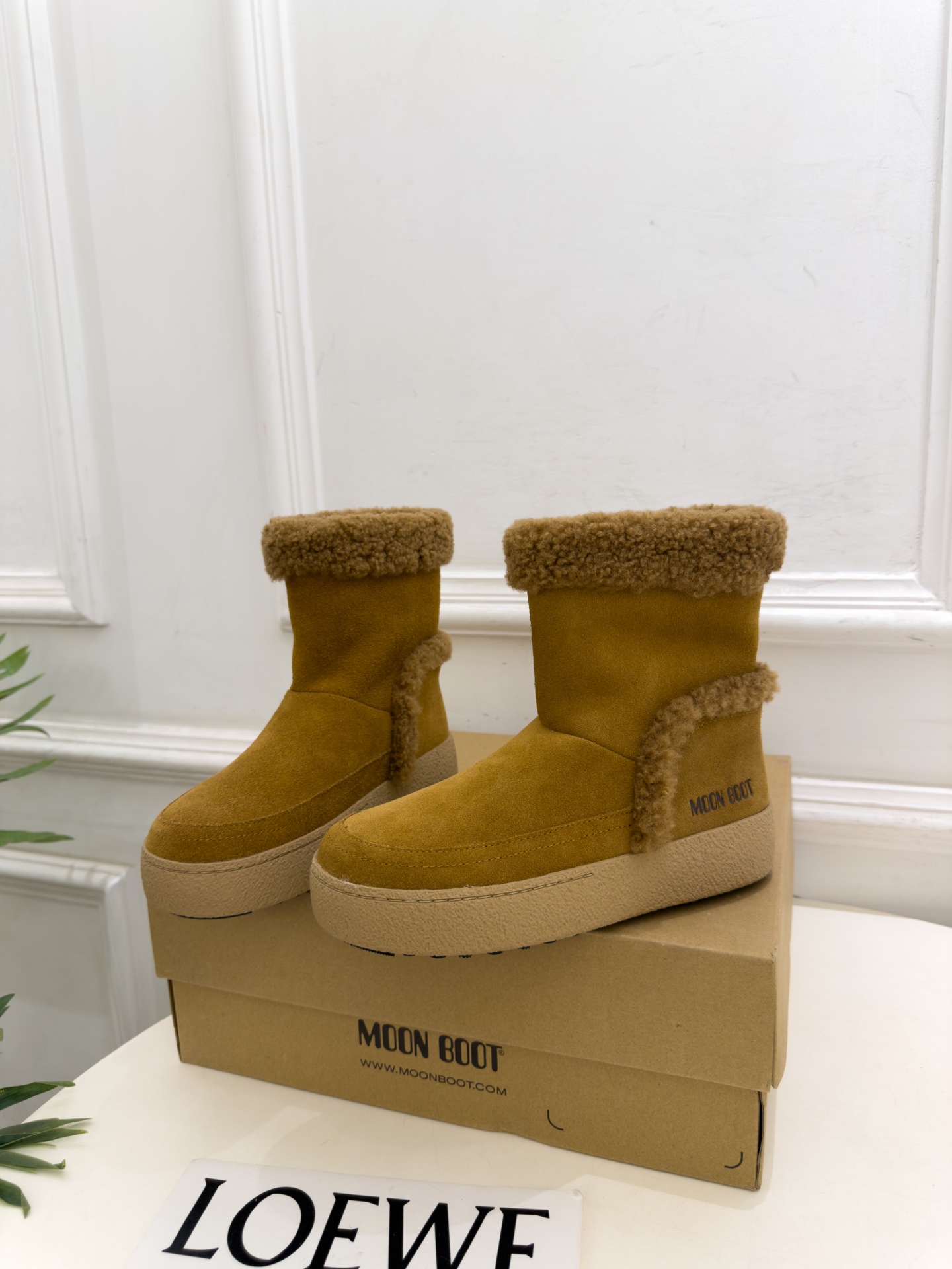 Moon Boot 2026秋冬新品 皮毛一体翻边雪地靴  这款丑萌鞋今年非常爆，色彩搭配非常时尚 超酷个性非常强！潮派