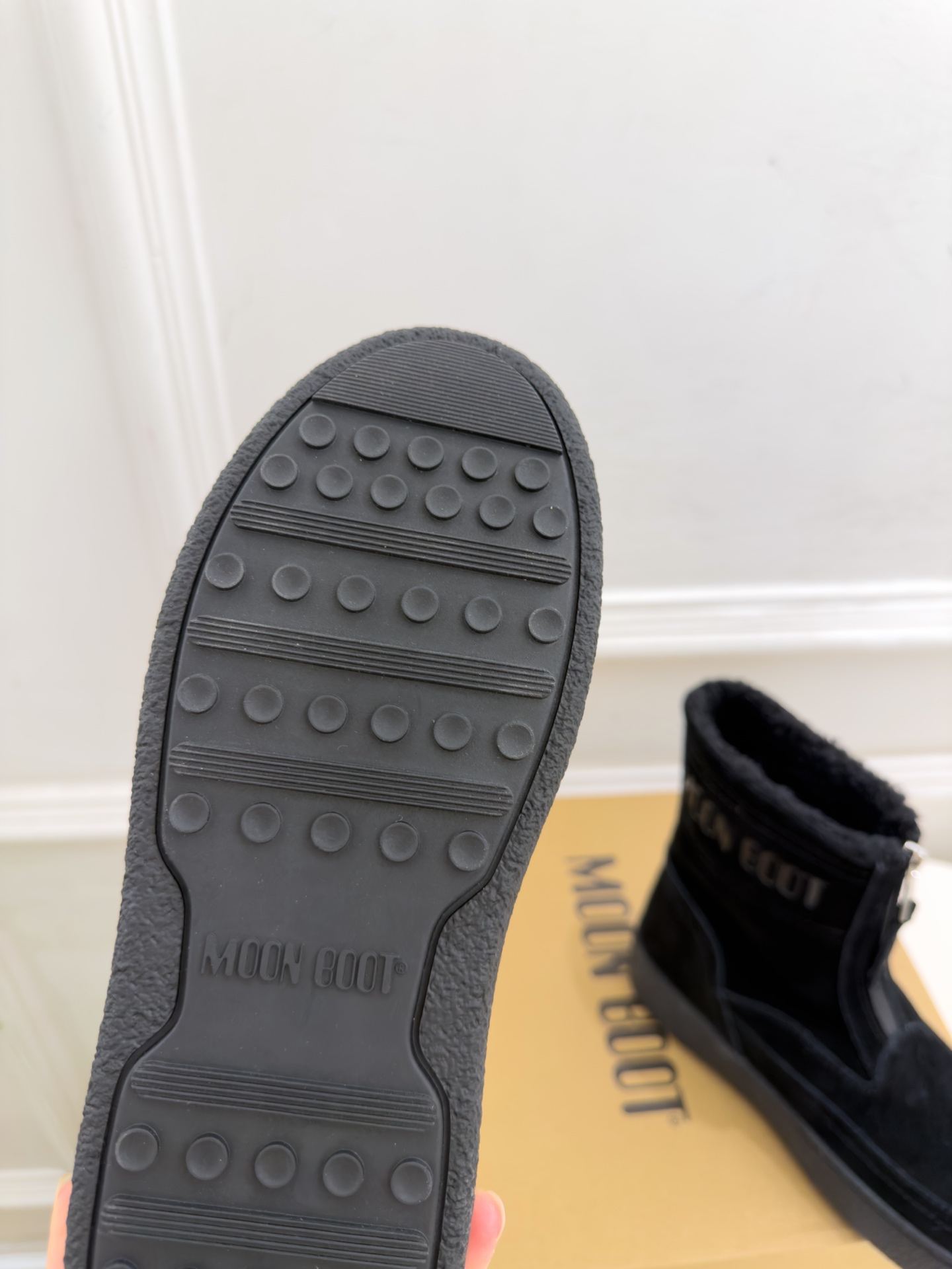 Moon Boot 2026秋冬新品 前拉链厚底雪地靴 这款丑萌鞋今年非常爆,色彩搭配非常时尚 超酷个性非常强!潮派炸 Moon Boot 2026秋冬新品 前拉链厚底雪地靴 这款丑萌鞋今年非常爆,色彩搭配非常时尚 超酷个性非常强!潮派炸