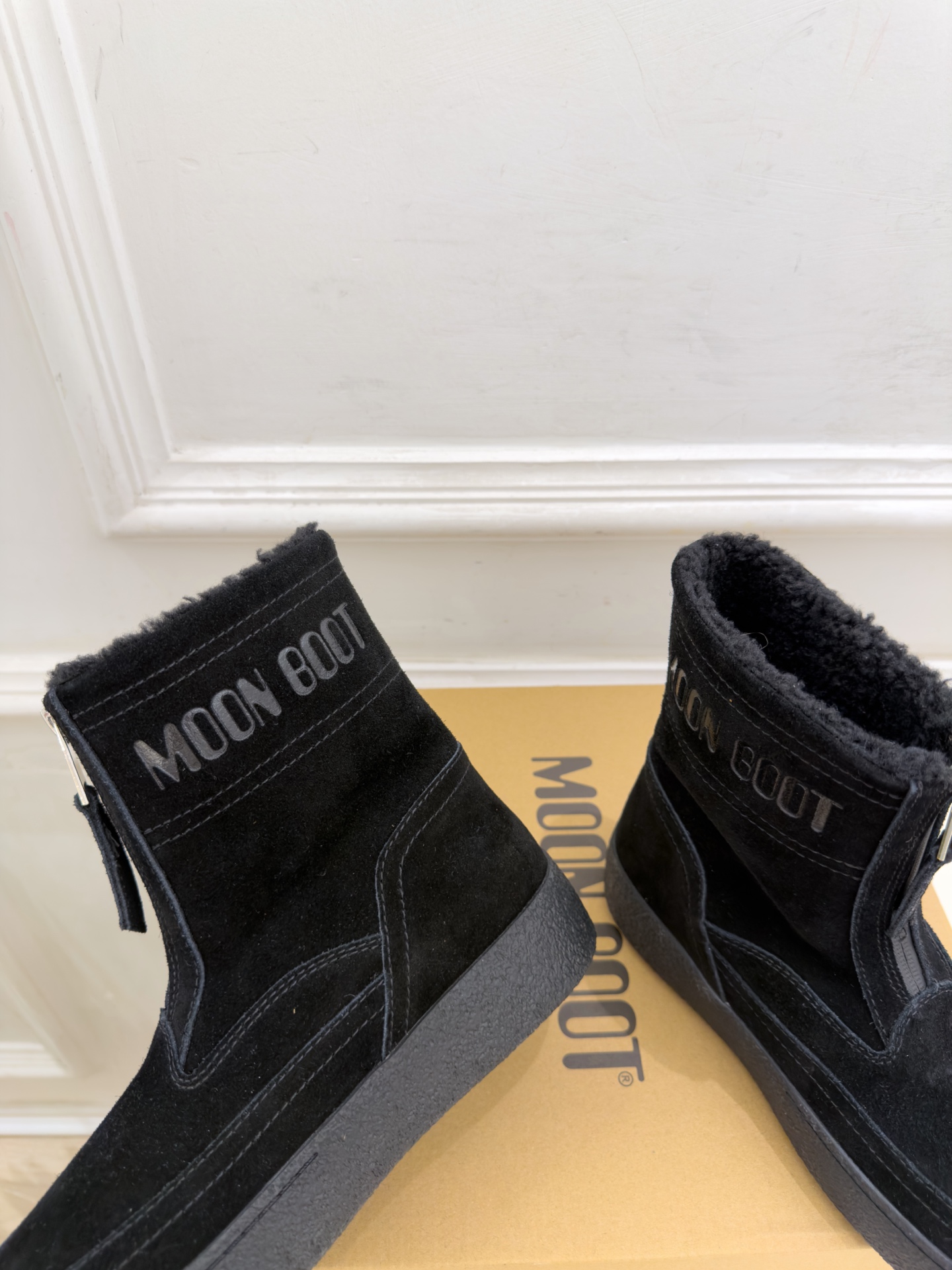 Moon Boot 2026秋冬新品 前拉链厚底雪地靴 这款丑萌鞋今年非常爆,色彩搭配非常时尚 超酷个性非常强!潮派炸 Moon Boot 2026秋冬新品 前拉链厚底雪地靴 这款丑萌鞋今年非常爆,色彩搭配非常时尚 超酷个性非常强!潮派炸