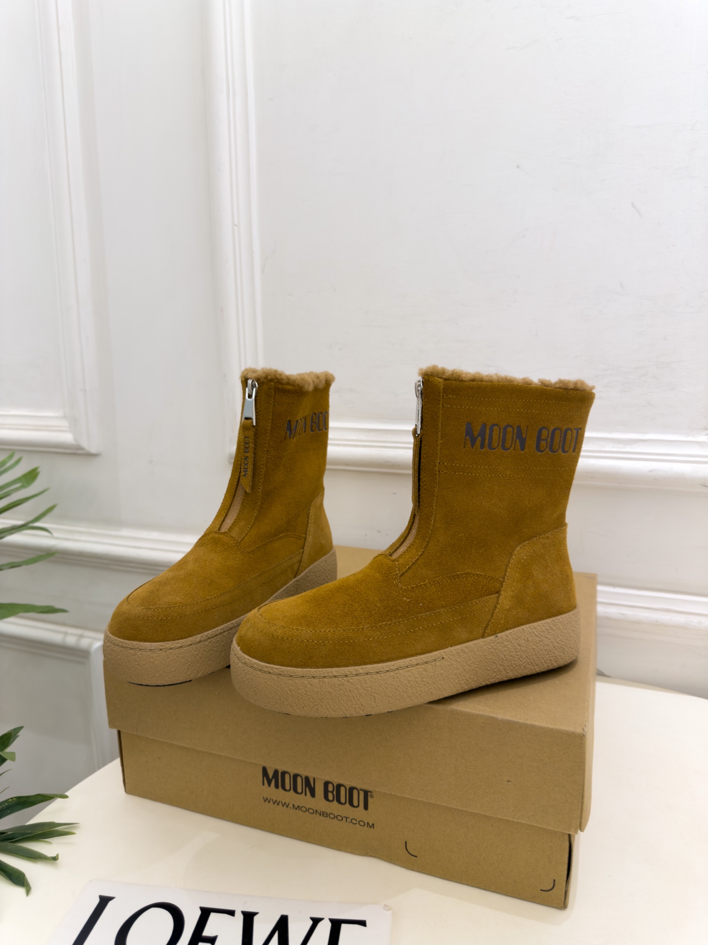 Moon Boot 2026秋冬新品 前拉链厚底雪地靴  这款丑萌鞋今年非常爆，色彩搭配非常时尚 超酷个性非常强！潮派炸