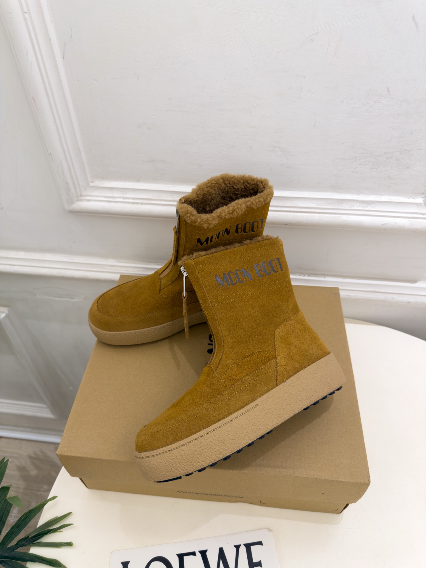 Moon Boot 2026秋冬新品 前拉链厚底雪地靴  这款丑萌鞋今年非常爆，色彩搭配非常时尚 超酷个性非常强！潮派炸