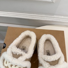 UGG 2026秋冬新品 复古魔术贴休闲毛毛鞋 这款丑萌鞋今年非常爆,色彩搭配非常时尚 超酷个性非常强!潮派炸街!各大 UGG 2026秋冬新品 复古魔术贴休闲毛毛鞋 这款丑萌鞋今年非常爆,色彩搭配非常时尚 超酷个性非常强!潮派炸街!各大