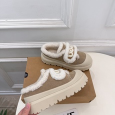 UGG 2026秋冬新品 复古魔术贴休闲毛毛鞋 这款丑萌鞋今年非常爆,色彩搭配非常时尚 超酷个性非常强!潮派炸街!各大 UGG 2026秋冬新品 复古魔术贴休闲毛毛鞋 这款丑萌鞋今年非常爆,色彩搭配非常时尚 超酷个性非常强!潮派炸街!各大