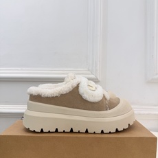 UGG 2026秋冬新品 复古魔术贴休闲毛毛鞋 这款丑萌鞋今年非常爆,色彩搭配非常时尚 超酷个性非常强!潮派炸街!各大 UGG 2026秋冬新品 复古魔术贴休闲毛毛鞋 这款丑萌鞋今年非常爆,色彩搭配非常时尚 超酷个性非常强!潮派炸街!各大