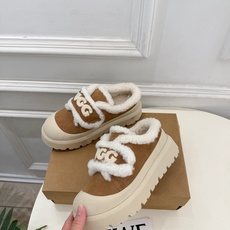 UGG 2026秋冬新品 复古魔术贴休闲毛毛鞋 这款丑萌鞋今年非常爆,色彩搭配非常时尚 超酷个性非常强!潮派炸街!各大 UGG 2026秋冬新品 复古魔术贴休闲毛毛鞋 这款丑萌鞋今年非常爆,色彩搭配非常时尚 超酷个性非常强!潮派炸街!各大