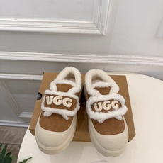 UGG 2026秋冬新品 复古魔术贴休闲毛毛鞋 这款丑萌鞋今年非常爆,色彩搭配非常时尚 超酷个性非常强!潮派炸街!各大 UGG 2026秋冬新品 复古魔术贴休闲毛毛鞋 这款丑萌鞋今年非常爆,色彩搭配非常时尚 超酷个性非常强!潮派炸街!各大